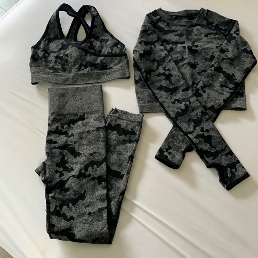 Unknown brand.  Sports bra, crop top and 7/8 leggings